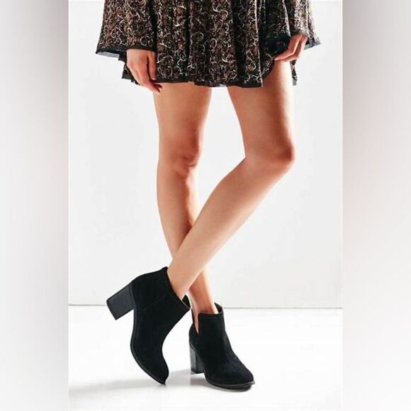 Urban Outfitters- Women’s Dindle Suede Maude Ankle Boots Black, Size 8 - Picture 3 of 12